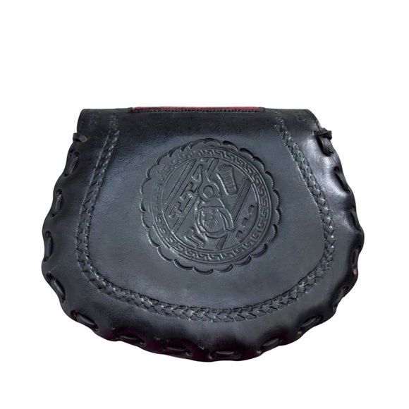 Vintage 1970’s Western Tooled Atzec Leather Crossbody Bag 8”h x 7”I - Picture 3 of 12